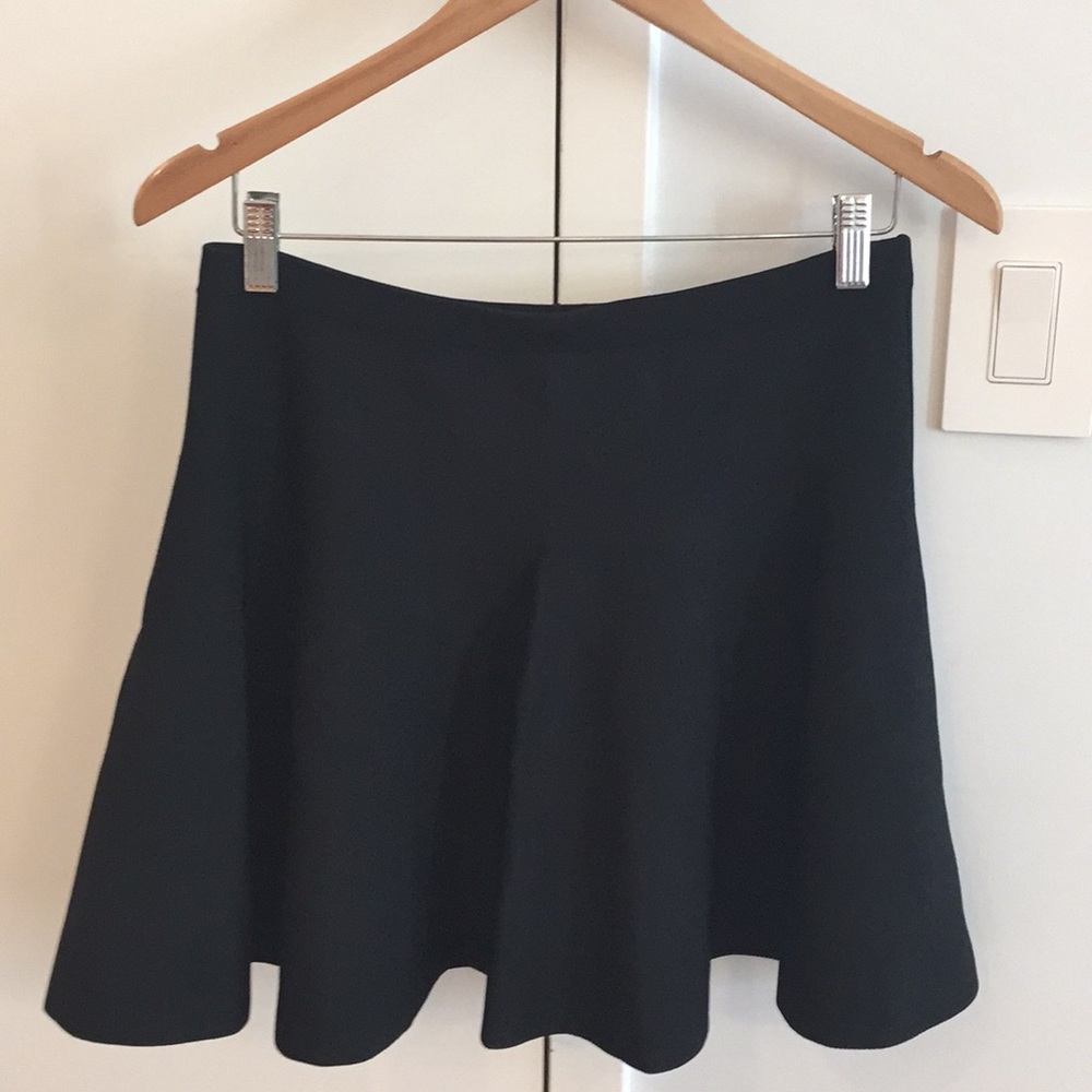 Club Monaco flouncy skirt- Size M